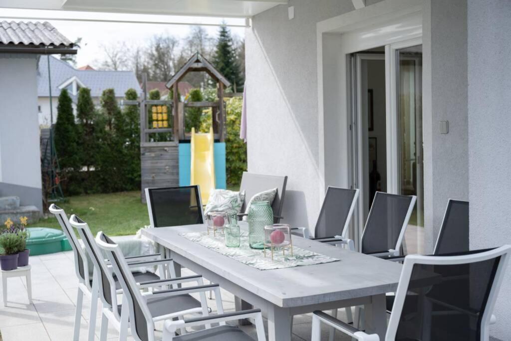 Schoenes Ferienhaus Mit Garten Pörtschach am Wörthersee Εξωτερικό φωτογραφία